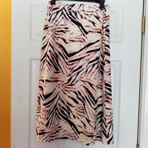 KENDALL & KYLIE Patterned Skirt. Nature, Watercolor, Abstract Inspired. NEW NWT - Picture 11 of 14